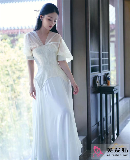 李沁公主頭半扎發(fā) 夏季度假風(fēng)造型