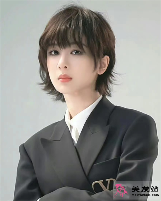 楊紫最新封面寫真 三種不同風格亮相 楊紫最新封面寫真 三種不同風格亮相