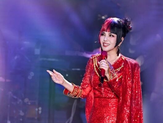 “花開四季”演唱會 烏蘭圖雅攜手烏拉蓋草原為觀眾準(zhǔn)備的禮物太貼心了