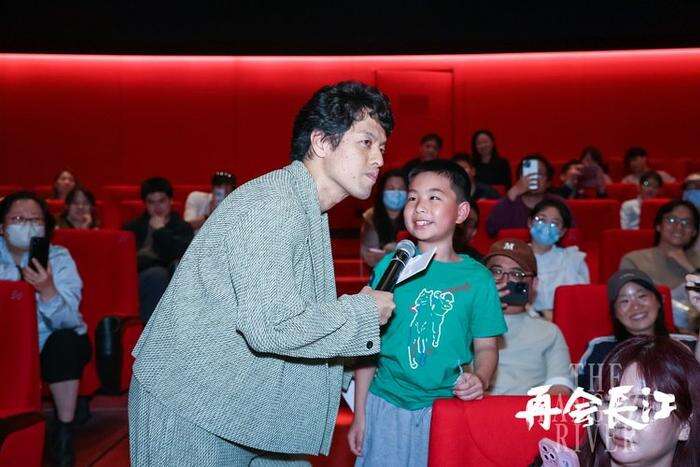 紀(jì)錄電影《再會(huì)長(zhǎng)江》明日全國(guó)公映 上海千人觀影活動(dòng)盛況空前