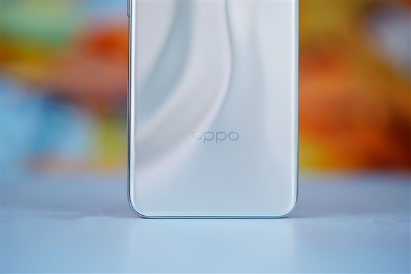 液態(tài)金屬般質(zhì)感！OPPO Reno12圖賞