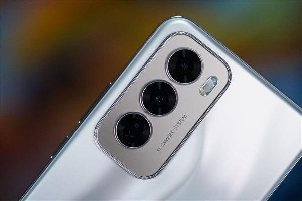 液態(tài)金屬般質(zhì)感！OPPO Reno12圖賞