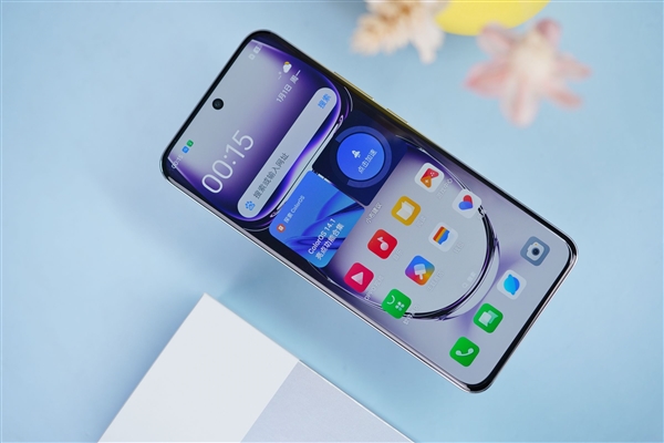 液態(tài)金屬般質(zhì)感！OPPO Reno12圖賞