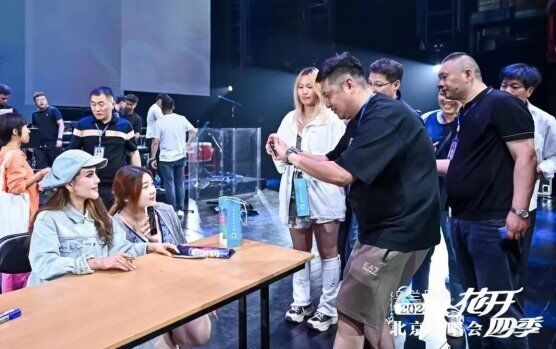 “花開四季”演唱會 烏蘭圖雅攜手烏拉蓋草原為觀眾準(zhǔn)備的禮物太貼心了