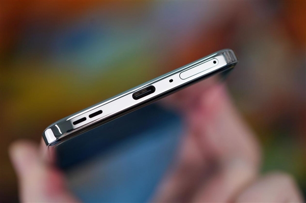 液態(tài)金屬般質(zhì)感！OPPO Reno12圖賞