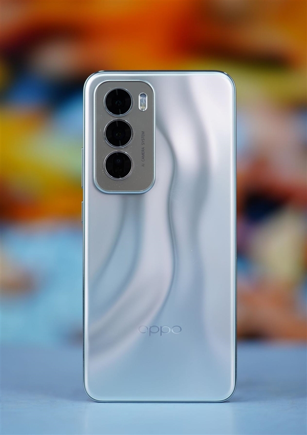 液態(tài)金屬般質(zhì)感！OPPO Reno12圖賞