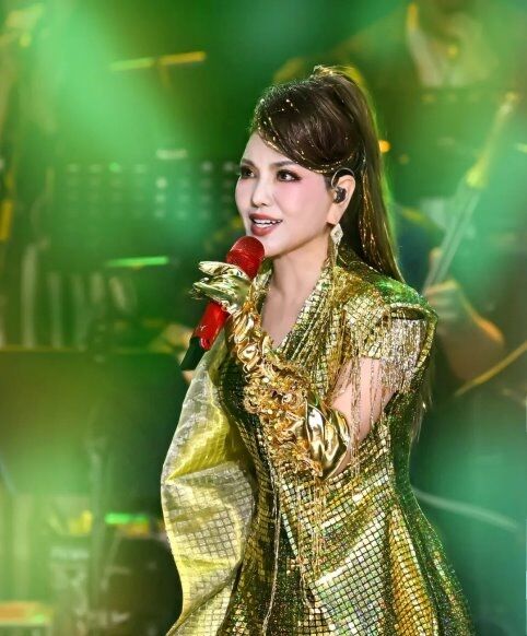 “花開四季”演唱會 烏蘭圖雅攜手烏拉蓋草原為觀眾準(zhǔn)備的禮物太貼心了