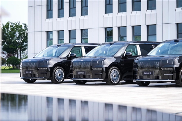 MPV中的勞斯萊斯！極氪009光輝版今日開啟交付