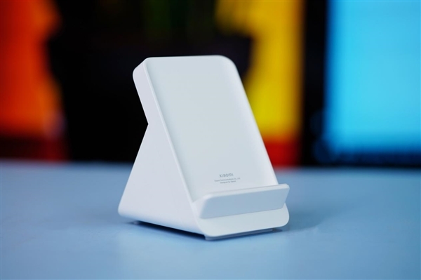 自適應(yīng)各品牌手機(jī)！小米80W升降式風(fēng)冷無線充284元神價：原價499元