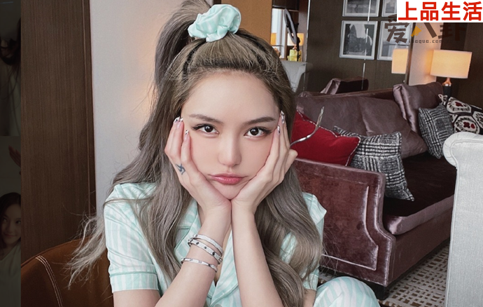 周揚(yáng)青照片