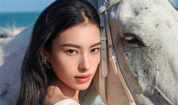 榮耀強(qiáng)標(biāo)準(zhǔn)版！榮耀200發(fā)布：2499元起