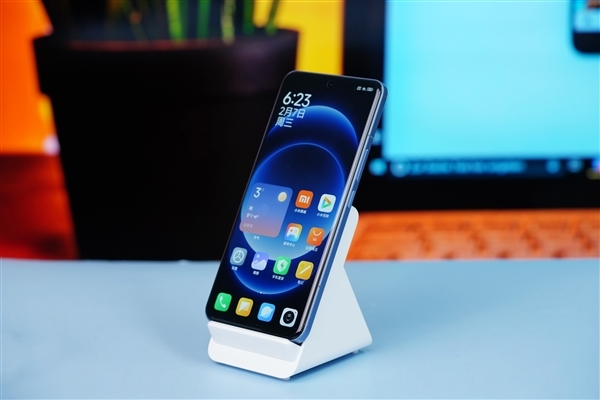 自適應(yīng)各品牌手機(jī)！小米80W升降式風(fēng)冷無線充284元神價：原價499元