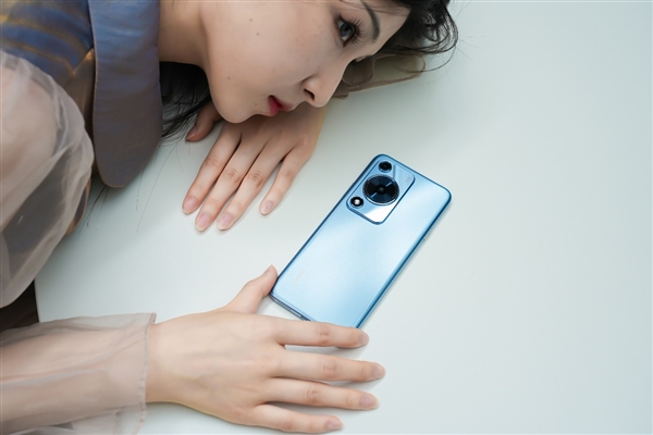 1199元起 華為暢享 70S發(fā)布：6000mAh華為巨鯨超能續(xù)航+暢享X鍵 千元機(jī)也有好體驗(yàn)