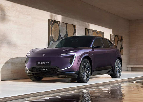 搭載華為高階智駕+HarmonyOS座艙！阿維塔07實車首次曝光