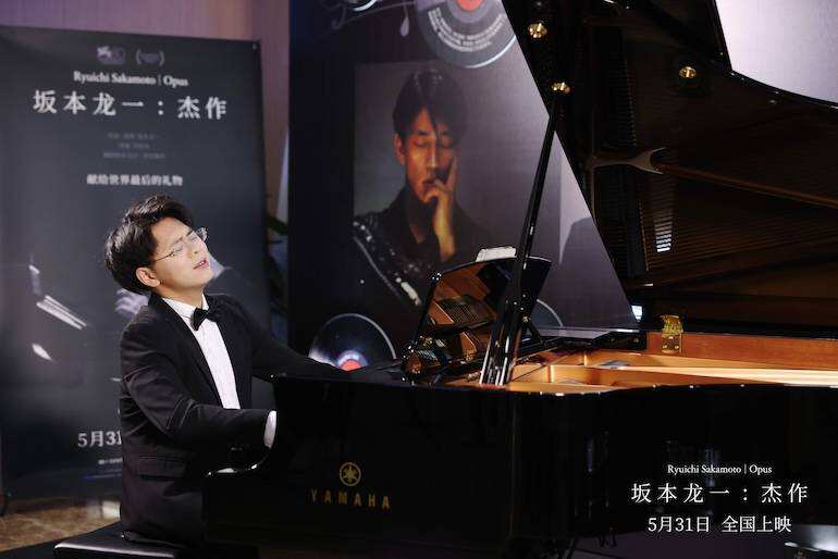 《坂本龍一：杰作》“最后一次說再見”中國(guó)首映禮 觀眾淚灑現(xiàn)場(chǎng)情深意切
