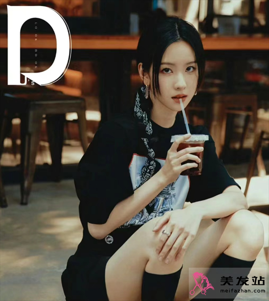 清爽絲巾扎發(fā) 減齡時尚又百搭