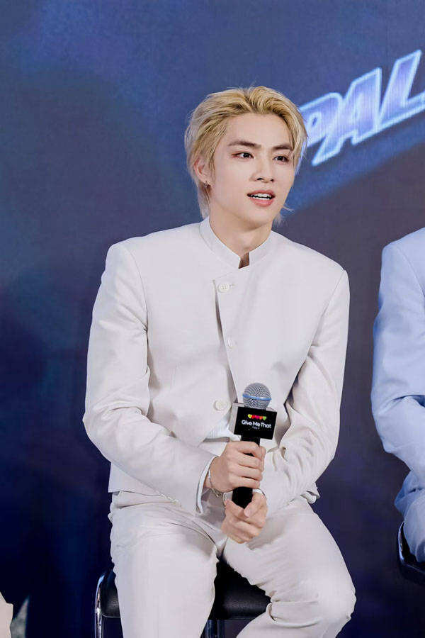 威神V強(qiáng)勢歸來！新專輯《Give Me That》媒體見面會(huì)在北京順利舉辦