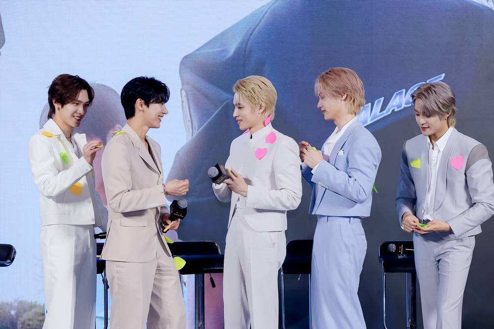 威神V強(qiáng)勢歸來！新專輯《Give Me That》媒體見面會(huì)在北京順利舉辦