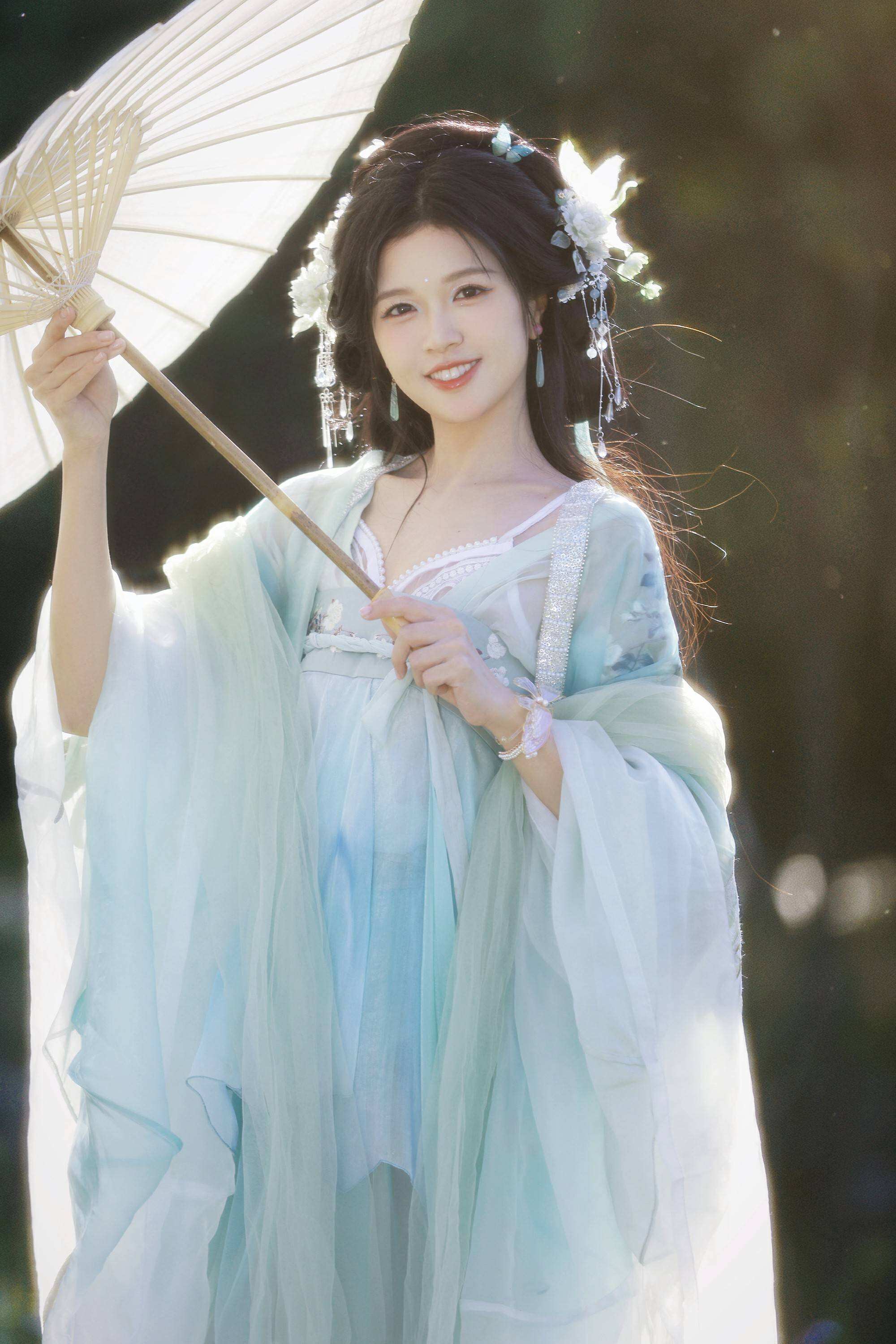 越南姐姐孫夏鈴古風寫真?zhèn)涫芎迷u 網(wǎng)友呼吁快拍攝古裝劇