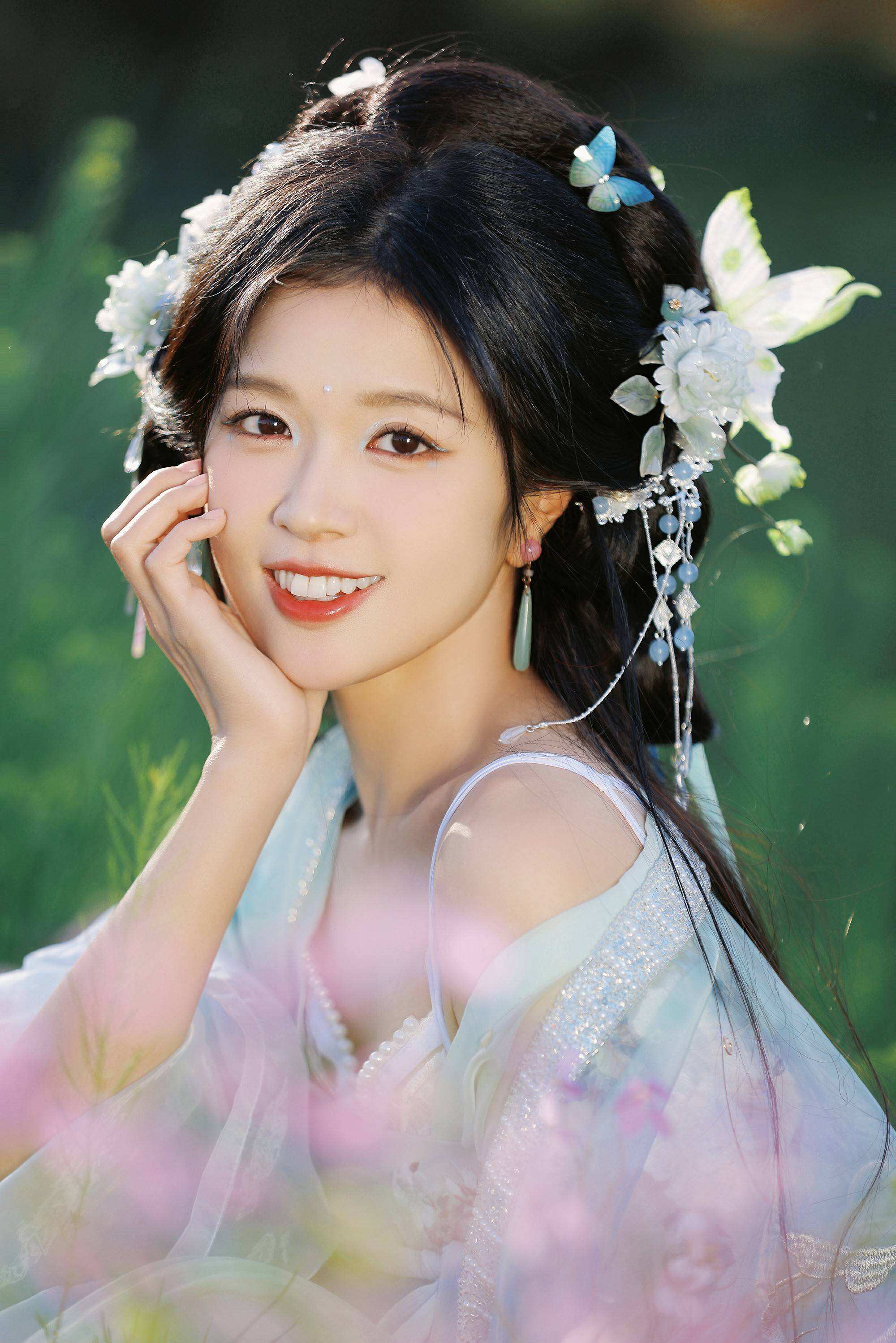 越南姐姐孫夏鈴古風寫真?zhèn)涫芎迷u 網(wǎng)友呼吁快拍攝古裝劇