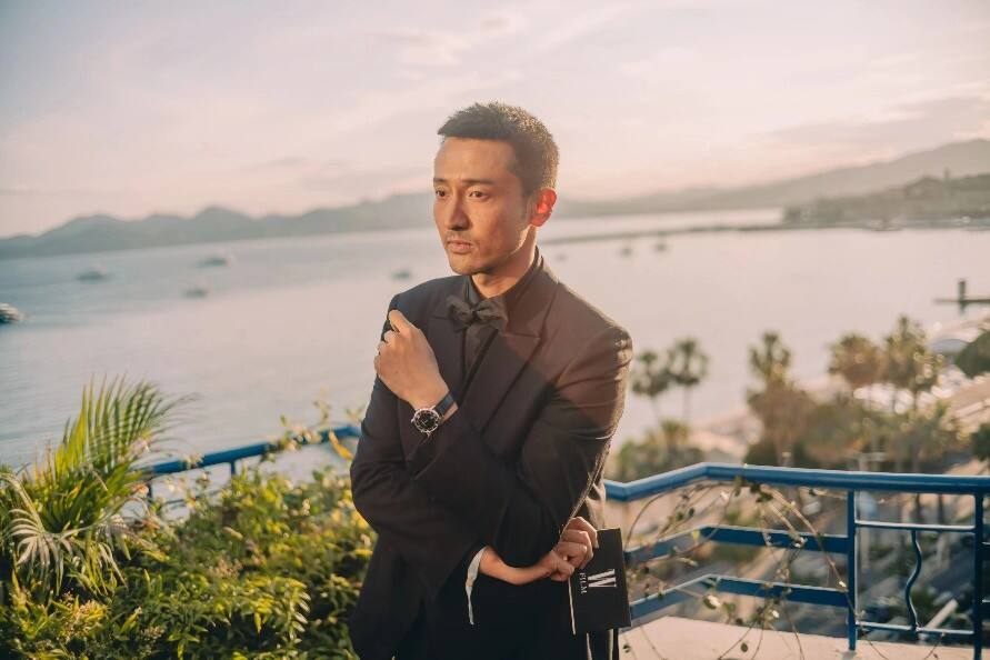 Chopard蕭邦-紅毯珠寶商 導(dǎo)演陳可辛，演員王傳君，導(dǎo)演、演員大鵬佩戴Chopard蕭邦珠寶腕表臻品 亮相第77屆戛納電影節(jié)《醬園弄》首映紅毯