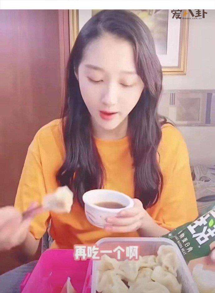 關曉彤,關曉彤直播,關曉彤假吃,翻車,提詞 關曉彤,關曉彤直播,關曉彤假吃,翻車,提詞