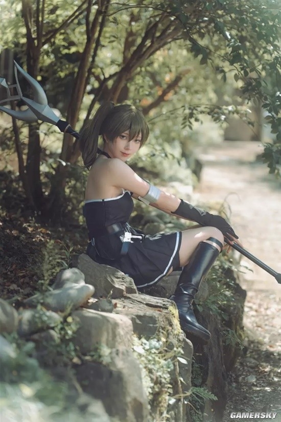 穿這么少不怕蚊子嗎 《芙莉蓮》尤貝爾森林cos寫真