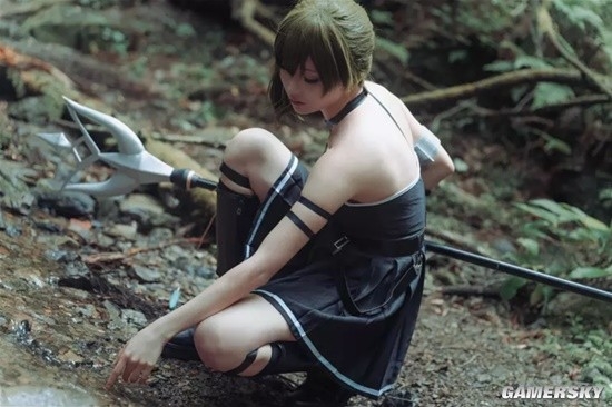 穿這么少不怕蚊子嗎 《芙莉蓮》尤貝爾森林cos寫真