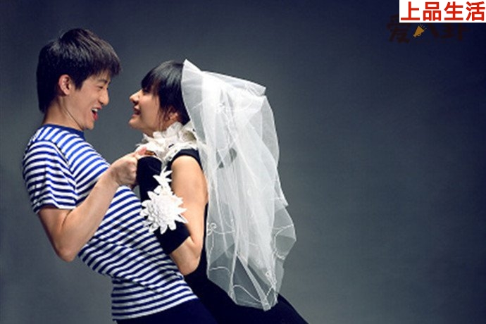 常春曉彭坦結(jié)婚照