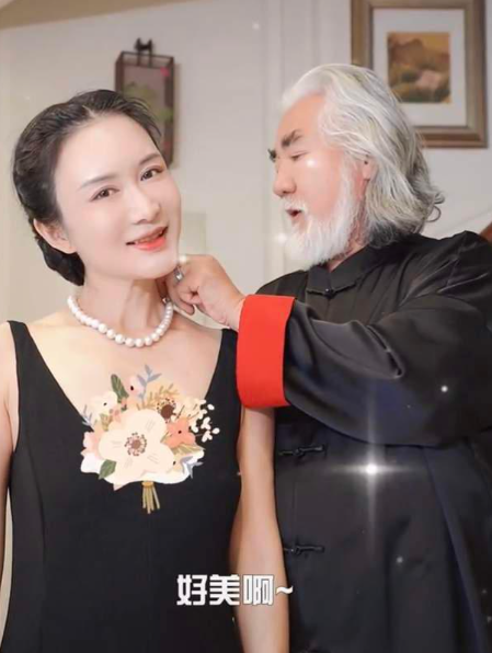 杜星霖比張紀(jì)中小了多少歲,張紀(jì)中娶小30歲妻子杜星霖 4