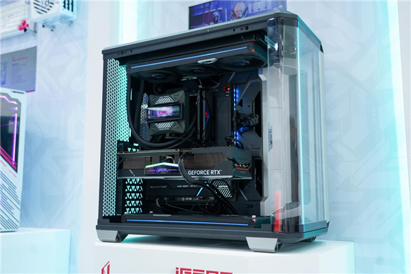 七彩虹Z790火神主板現(xiàn)身：首次E-ATX大板設(shè)計(jì) 黑白雙色可選