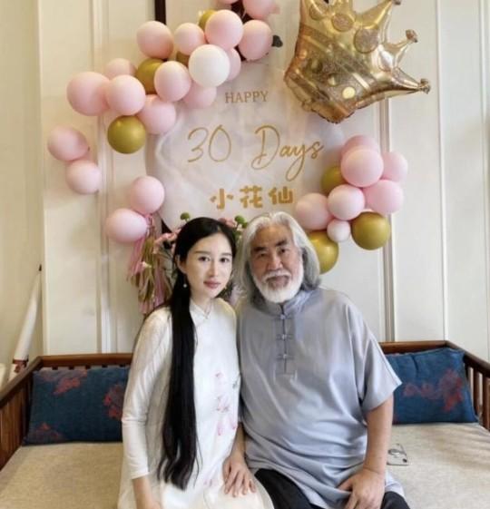 杜星霖比張紀(jì)中小了多少歲,張紀(jì)中娶小30歲妻子杜星霖 20