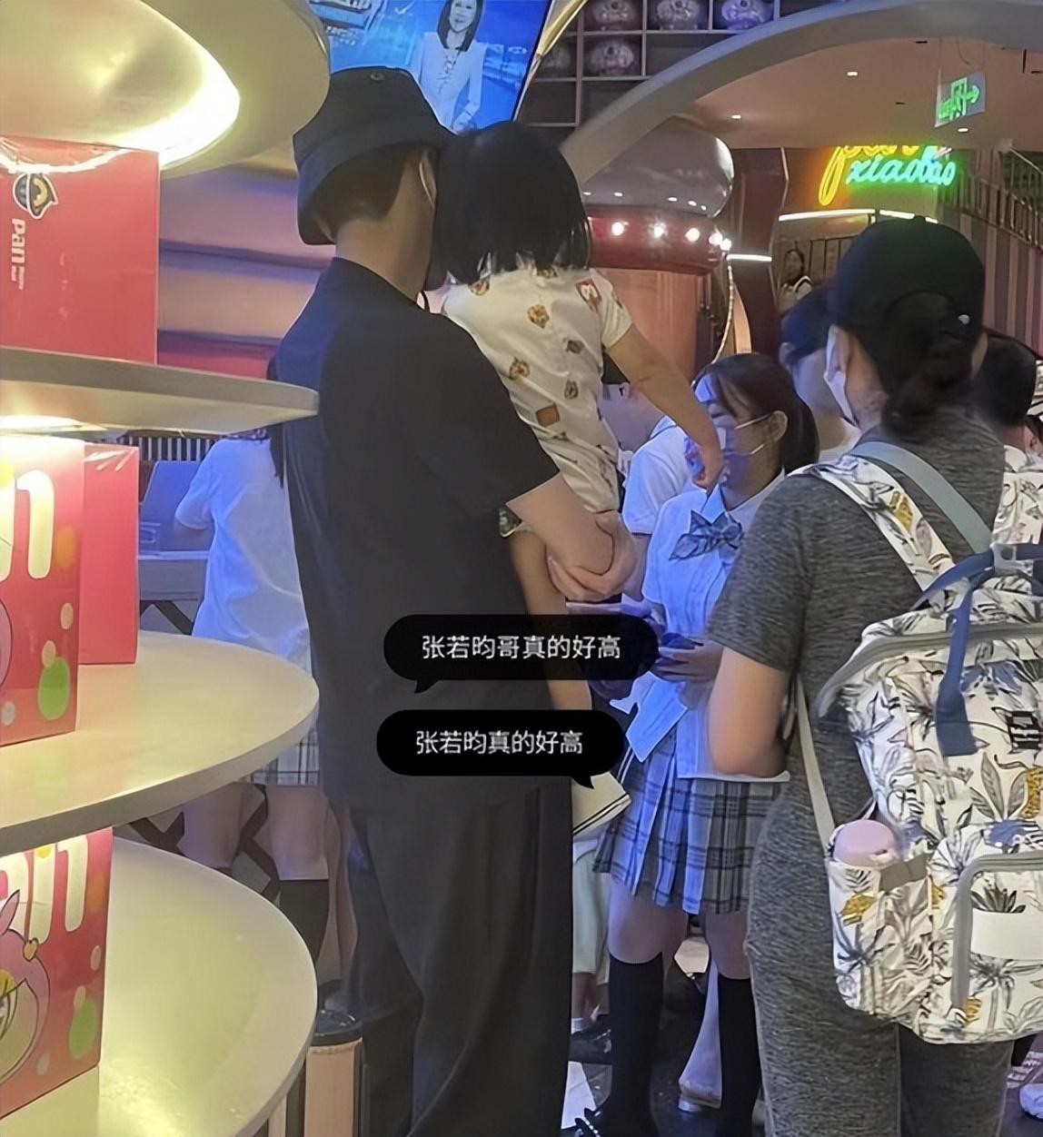 唐藝昕接女兒放學，張若昀4歲女兒近照 14