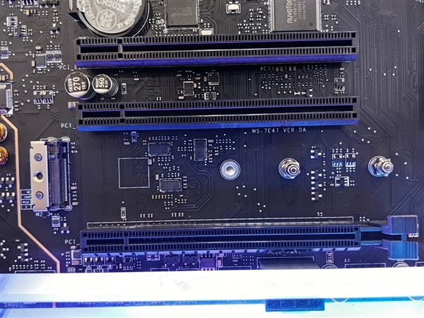 微星主板首秀CAMM2、Mini_CUDIMM兩大革命性內(nèi)存！下代普及四大徒手DIY設(shè)計