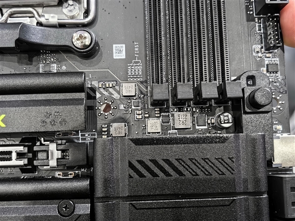 微星主板首秀CAMM2、Mini_CUDIMM兩大革命性內(nèi)存！下代普及四大徒手DIY設(shè)計