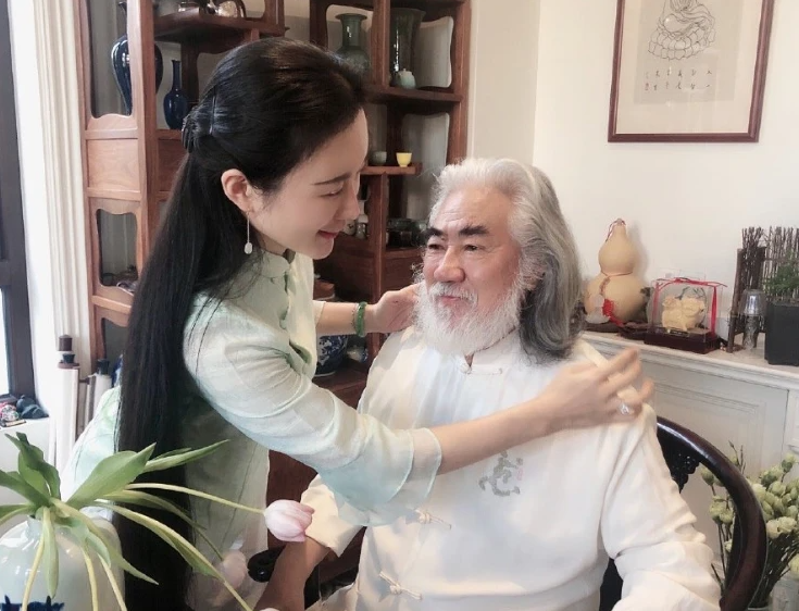 杜星霖比張紀(jì)中小了多少歲,張紀(jì)中娶小30歲妻子杜星霖 8