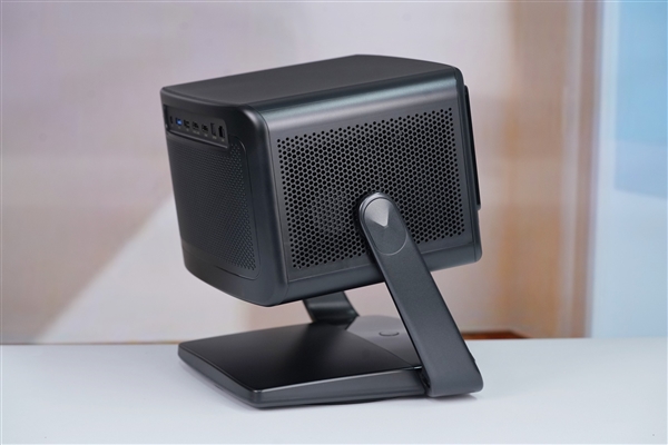 360°無(wú)死角旋轉(zhuǎn)！當(dāng)貝X5S Pro旗艦投影儀圖賞