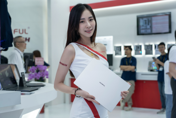 七彩虹EPOCH筆記本發(fā)布：首配AIPC助手、AI算力可達321TOPS