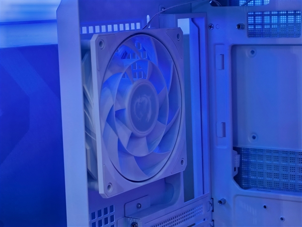 微星機電散新成果秀：優(yōu)雅堅固楓木、獨特雙層葉片