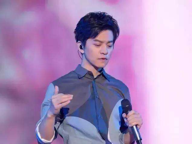 撒貝寧、李健、何炅成2019最新錦鯉“吉祥三?！保绒D(zhuǎn)為敬！ 4