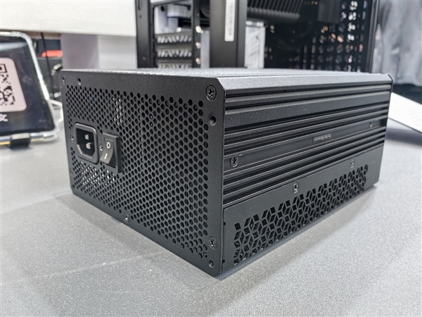 1100W電源不需要風扇！酷冷至尊做到了