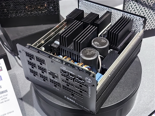 1100W電源不需要風扇！酷冷至尊做到了