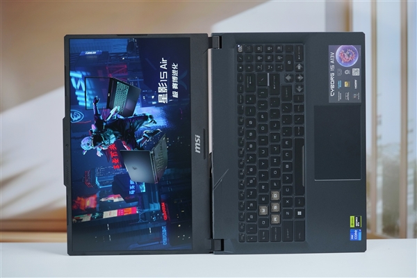 賽博機(jī)械風(fēng)十足！微星新款星影15 Air圖賞