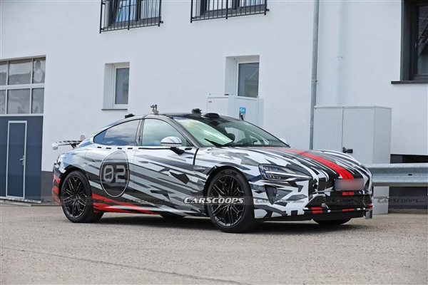 開始刷圈了 小米SU7現(xiàn)身紐北賽道 一身彩裝太吸睛