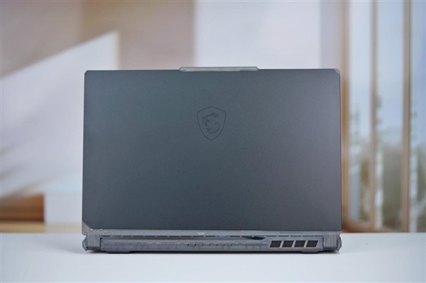 賽博機(jī)械風(fēng)十足！微星新款星影15 Air圖賞