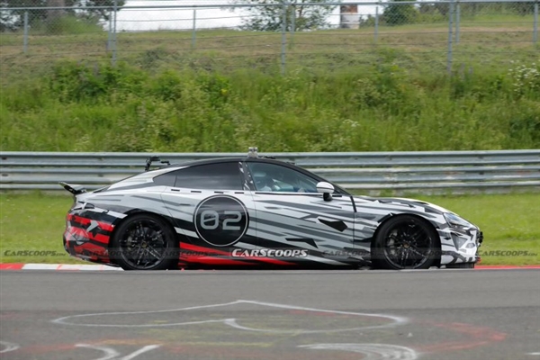 開始刷圈了 小米SU7現(xiàn)身紐北賽道 一身彩裝太吸睛