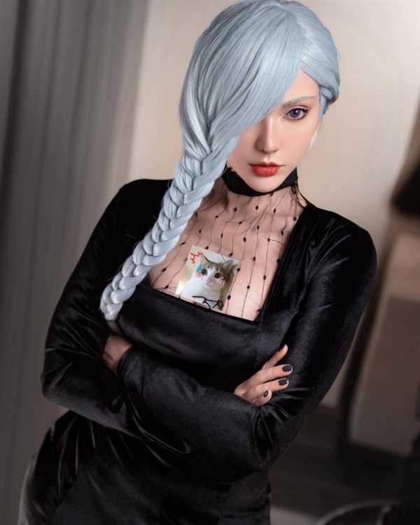 烏克蘭美女Cos《咒術(shù)回戰(zhàn)》冥冥:皮衣黑絲身材熱辣