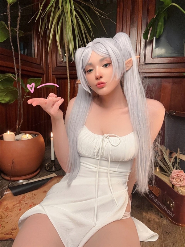 烏克蘭美女Cos《咒術(shù)回戰(zhàn)》冥冥:皮衣黑絲身材熱辣