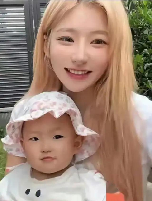 王思聰把ins頭像換成卡通圖案，并配文：“你爹來了 30