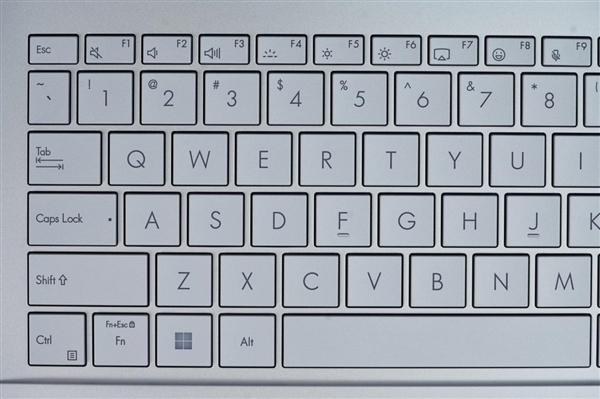 驍龍X Elite+2.8K OLED屏 華碩無畏Pro15 2024高能 AI 超輕薄本圖賞